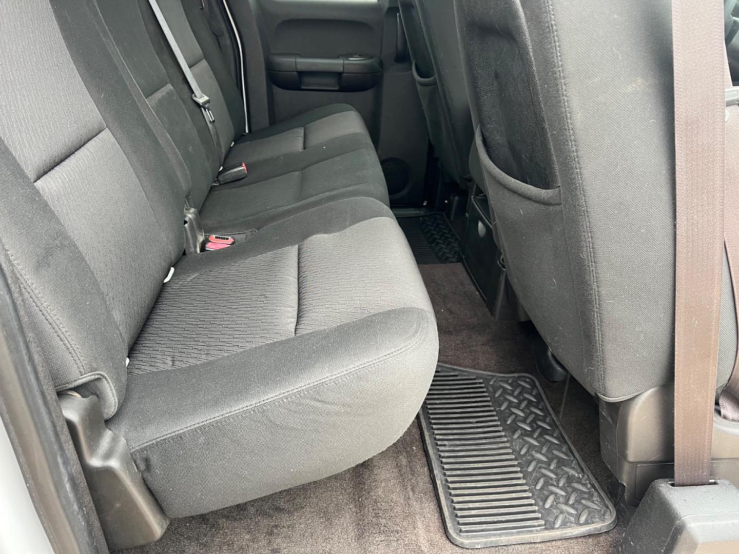 2012 White /Black Chevrolet Silverado 1500 LT (1GCRCSEAXCZ) with an 4.8 V8 engine, Automatic transmission, located at 4520 Airline Hwy, Baton Rouge, LA, 70805, (225) 357-1497, 30.509325, -91.145432 - 2012 Chevy Silverado Ext Cab LT 4.8 V8 Gas, 166K Miles, Power Windows, Locks & Mirrors, Spray In Bedliner, Tow Pkg. NO IN HOUSE FINANCING. FOR INFO PLEASE CONTACT JEFF AT 225 357-1497 CHECK OUT OUR A+ RATING WITH THE BETTER BUSINESS BUREAU WE HAVE BEEN A FAMILY OWNED AND OPERATED BUSINESS AT THE SAM - Photo#10